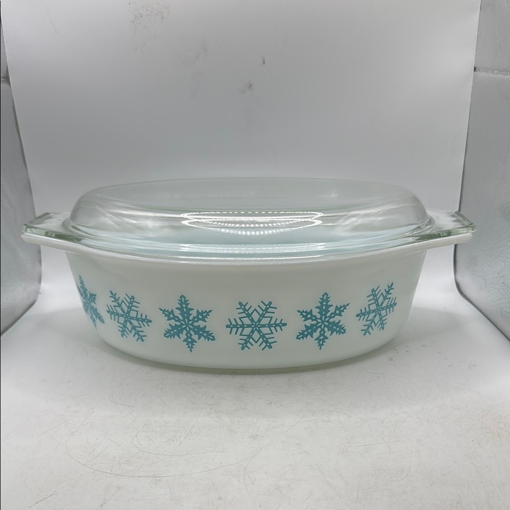 Vtg Pyrex Snowflake White Christmas 2 1/2 2.5 Qt Casserole Dish Lid Collectible